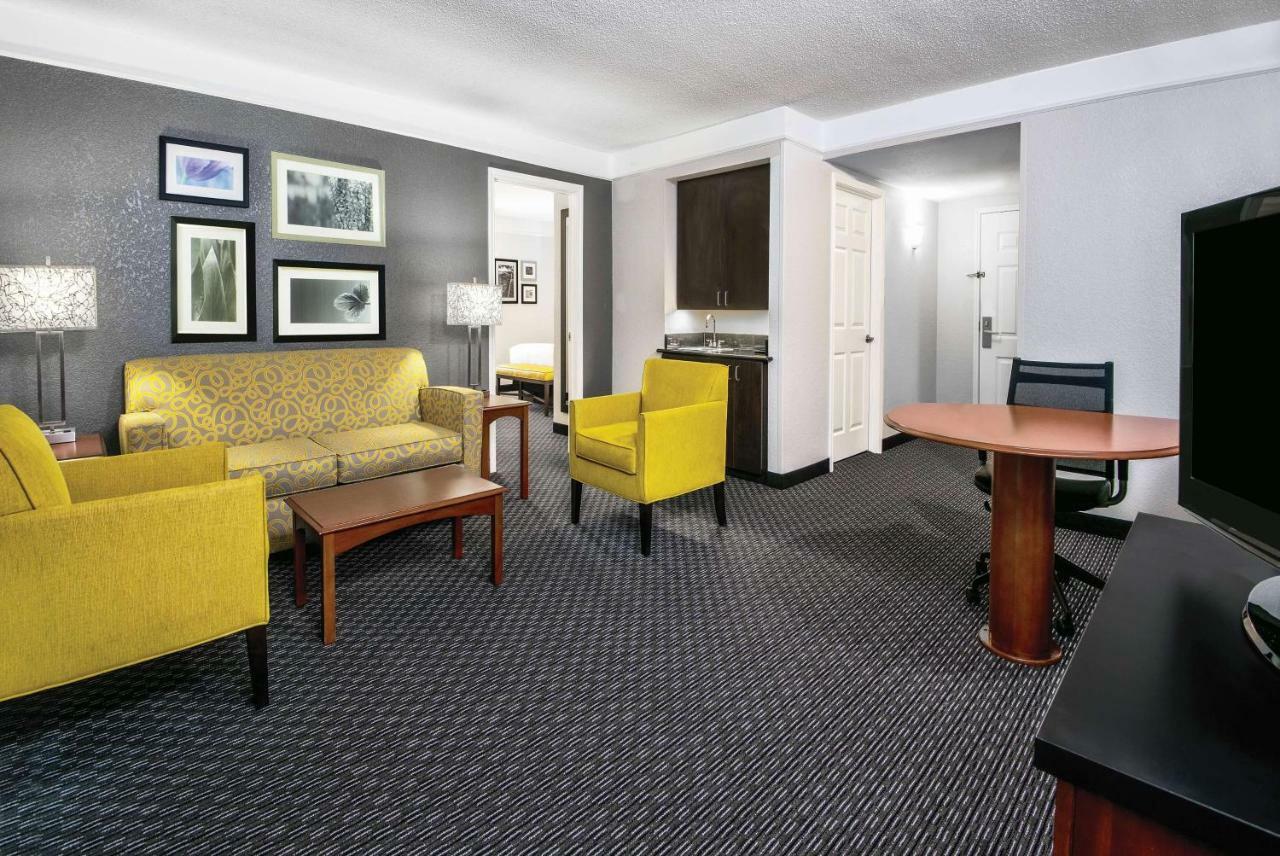 La Quinta Inn & Suites By Wyndham San Antonio Riverwalk Zewnętrze zdjęcie